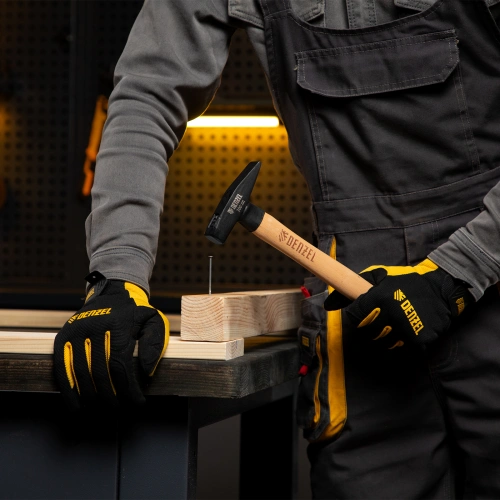 Молоток слесарный, 300 г, кованый квадратный боек, буковая рукоятка Denzel по ценам производителя в Краснодаре с доставкой по всей России