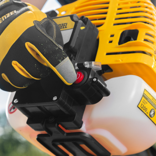 Триммер бензиновый DT-52E, 52 см3, неразъемная штанга, электростартер, состоит из 2 частей Denzel по ценам производителя в Краснодаре с доставкой по всей России