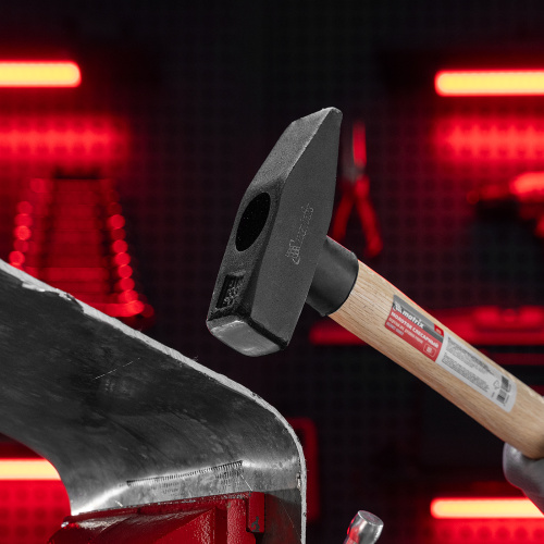 Молоток слесарный, 800 г, квадратный боек, деревянная рукоятка Matrix по ценам производителя в Краснодаре с доставкой по всей России