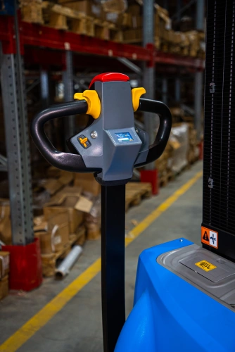 Штабелер самоходный 1,5 т 3,0 м TOR WS15H-3000SC PRO Li-ion 24/60 В/Ач контр. скорости подъема по ценам производителя в Краснодаре с доставкой по всей России