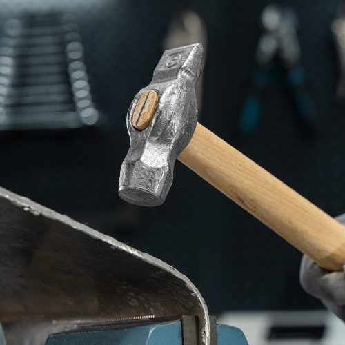 Молоток слесарный, 500 г, круглый боек, деревянная рукоятка по ценам производителя в Краснодаре с доставкой по всей России