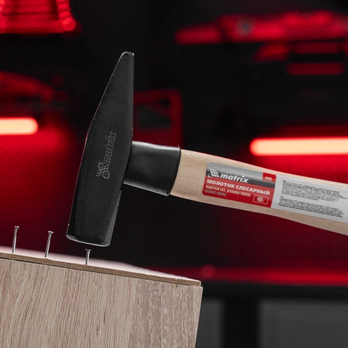 Молоток слесарный, 400 г, квадратный боек, деревянная рукоятка Matrix по ценам производителя в Краснодаре с доставкой по всей России