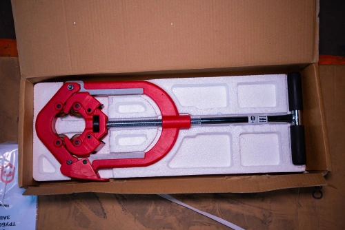 Труборез с хомутной защелкой TOR GH4S для стальных труб 2"- 4" по ценам производителя в Краснодаре с доставкой по всей России