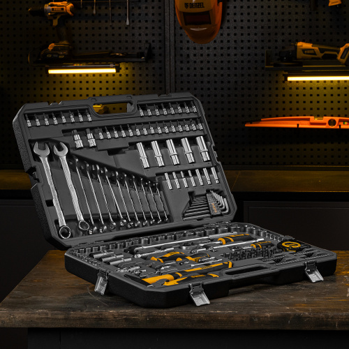 Набор инструментов, 1/2", 1/4", CrV, S2, пластиковый кейс, 194 предмета Denzel по ценам производителя в Краснодаре с доставкой по всей России