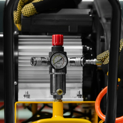 Компрессор воздушный рем. привод BCI 2200/100, 2,2 кВт, 100 литров, 420 л/мин Denzel по ценам производителя в Краснодаре с доставкой по всей России