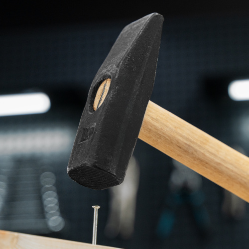 Молоток слесарный, 1000 г, квадратный боек, деревянная рукоятка по ценам производителя в Краснодаре с доставкой по всей России