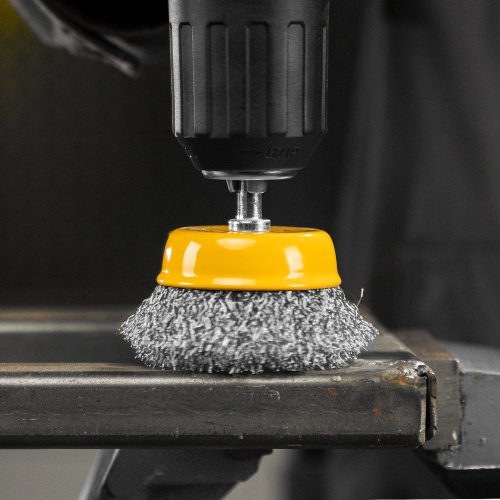 Щетка для дрели, 65 мм, Чашка, со шпилькой , нержавеющая витая проволока Denzel по ценам производителя в Краснодаре с доставкой по всей России