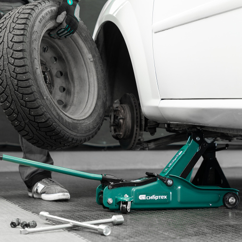 Домкрат гидравлический подкатной, 2 т, 85-330 мм, низкий подхват, в пласт. кейсе Сибртех по ценам производителя в Краснодаре с доставкой по всей России