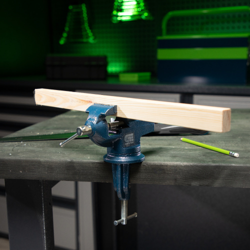 Тиски слесарные, настольные, поворотные, ширина рабочих губок 50 мм, наковальня Сибртех по ценам производителя в Краснодаре с доставкой по всей России