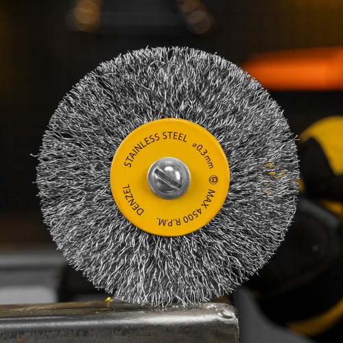 Набор щеток для дрели, 5 Плоских 25-38-50-63-75 мм, шпилька, нерж. вит. проволока Denzel по ценам производителя в Краснодаре с доставкой по всей России