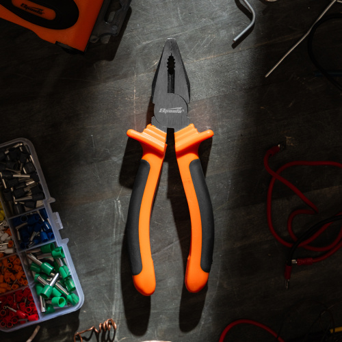 Плоскогубцы комбинированные Comfort, 180 мм, шлифованные, двухкомпонентные рукоятки Sparta по ценам производителя в Краснодаре с доставкой по всей России