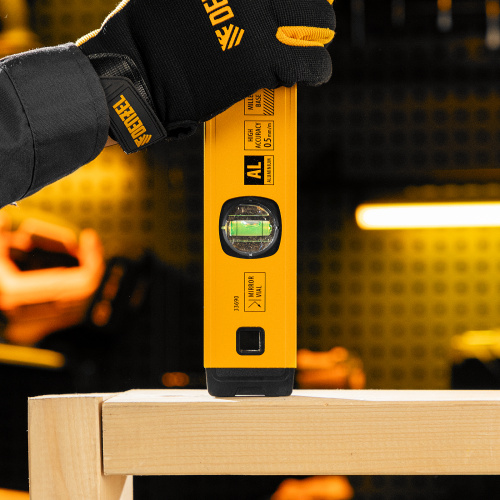 Уровень алюминиевый, магнит., фрезерованный, 3 глазка (1 зеркал.) 0,5 мм/м, 400 мм Denzel по ценам производителя в Краснодаре с доставкой по всей России