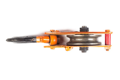 Блок монтажный однорольный с  крюком TOR 1 т с откидной щекой по ценам производителя в Краснодаре с доставкой по всей России