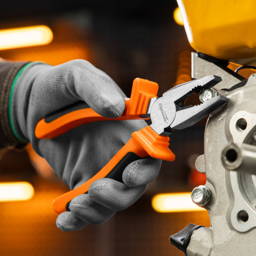 Плоскогубцы комбинированные Comfort, 180 мм, шлифованные, двухкомпонентные рукоятки Sparta по ценам производителя в Краснодаре с доставкой по всей России