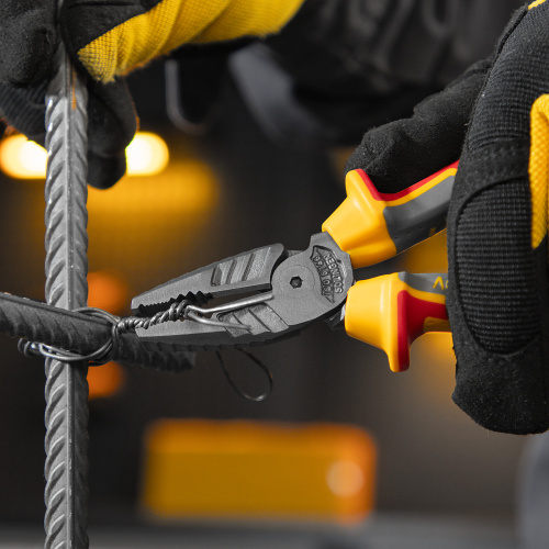 Плоскогубцы комбинированные, диэлектрические трехкомпонентные рукоятки до 1000 В, 165 мм Denzel по ценам производителя в Краснодаре с доставкой по всей России