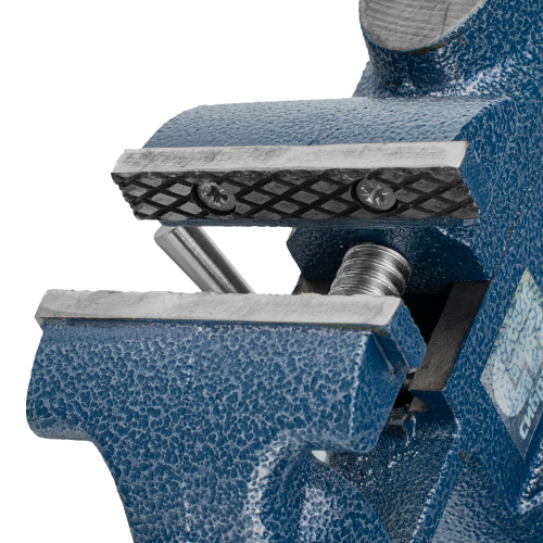 Тиски слесарные, настольные, поворотные, ширина рабочих губок 65 мм, наковальня Сибртех по ценам производителя в Краснодаре с доставкой по всей России