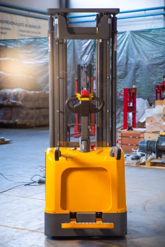 Штабелер самоходный 1,5 т 5,6 м XILIN CDDK15-III 24/200 В/Ач (с платформой) по ценам производителя в Краснодаре с доставкой по всей России