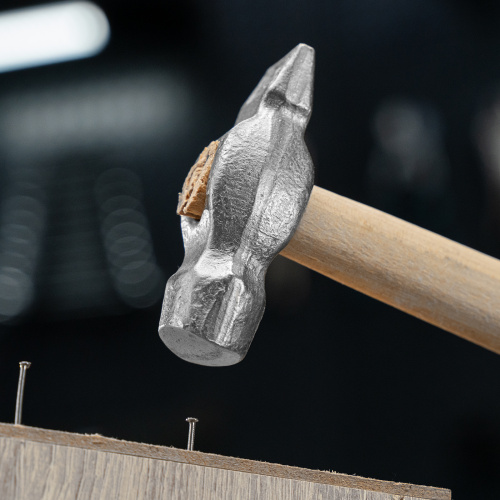 Молоток слесарный, 200 г, круглый боек, деревянная рукоятка по ценам производителя в Краснодаре с доставкой по всей России