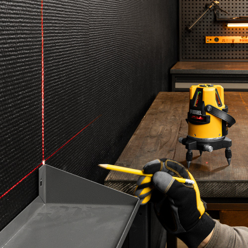 Лазерный уровень LX3, 10 м, ± 0,3 мм/1 м, 635 нм, 4 вертикальных, 1 горизонтальная плоскости, резьба 5/8" Denzel по ценам производителя в Краснодаре с доставкой по всей России