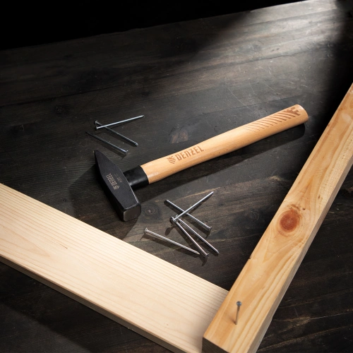 Молоток слесарный, 600 г, кованый квадратный боек, буковая рукоятка Denzel по ценам производителя в Краснодаре с доставкой по всей России