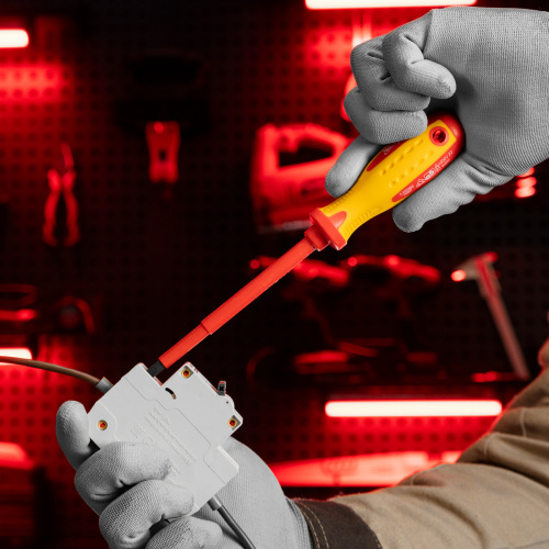 Отвертка Insulated, SL5.5 x 125 мм, CrMo, до 1000 В, двухкомпонентная рукоятка Matrix Professional по ценам производителя в Краснодаре с доставкой по всей России