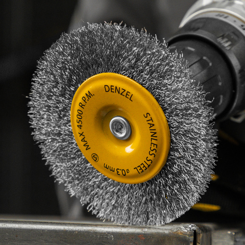 Щетка для дрели 100 мм, Плоская, со шпилькой, нержавеющая витая проволока Denzel по ценам производителя в Краснодаре с доставкой по всей России