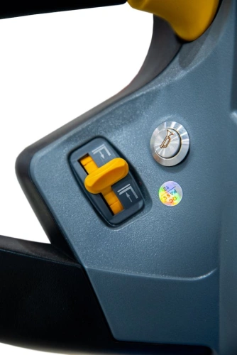 Штабелер самоходный 1,5 т 2,5 м TOR WS15H-2500SC PRO Li-ion 24/60 В/Ач контр. скорости подъема по ценам производителя в Краснодаре с доставкой по всей России