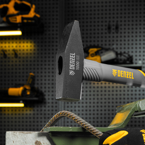 Молоток слесарный, 1000 г, кованый, фибергласовая рукоятка c TPR покрытием Denzel по ценам производителя в Краснодаре с доставкой по всей России