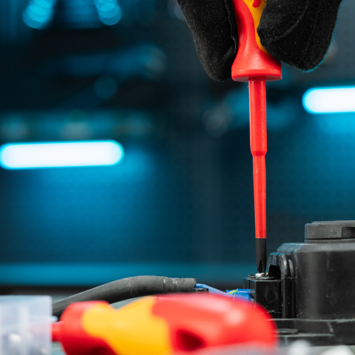 Набор отверток диэлектрических до 1000 В, 8 шт, тестер, CrMo, двухкомпонентные рукоятки Gross по ценам производителя в Краснодаре с доставкой по всей России