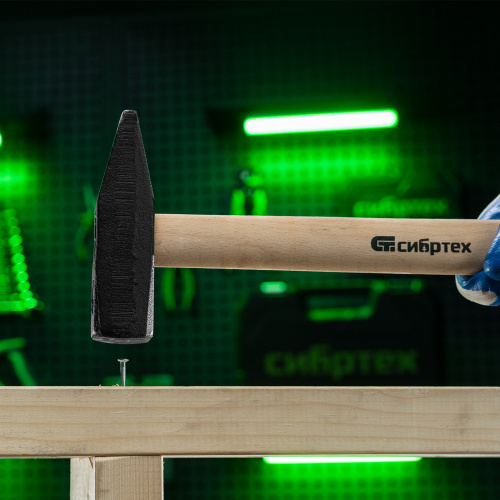 Молоток слесарный 1000 г, квадратный боек, деревянная рукоятка Сибртех по ценам производителя в Краснодаре с доставкой по всей России