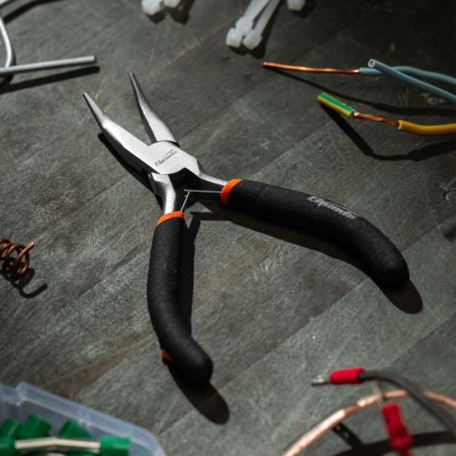 Длинногубцы изогнутые Mini, 130 мм, никелированные, авторазжим Sparta по ценам производителя в Краснодаре с доставкой по всей России