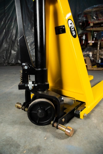 Тележка гидравлическая с ножничным подъемом 1500 кг 1150 мм полиуретановые колеса TOR HLS1500Q (Z) по ценам производителя в Краснодаре с доставкой по всей России