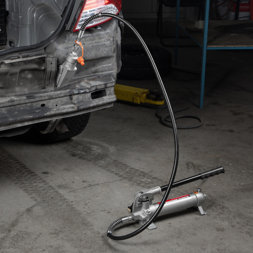 Растяжка гидравлическая, 4 т, набор из 17 предметов, 7 сменных насадок, в пластиковом кейсе Matrix по ценам производителя в Краснодаре с доставкой по всей России