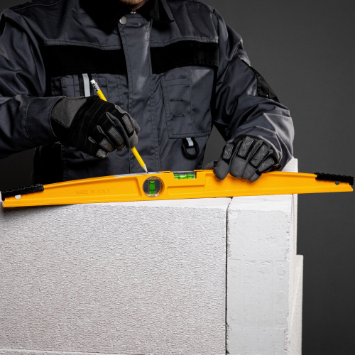 Уровень литой, 600 мм, 2 глазка, ударные площадки Denzel по ценам производителя в Краснодаре с доставкой по всей России