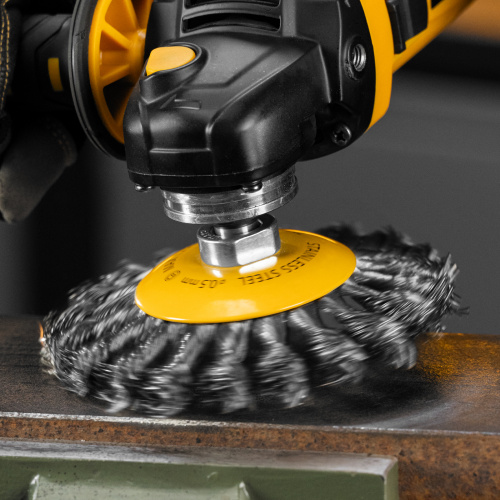 Щетка для УШМ, 125 мм, "Тарелка", крученая нержавеющая проволока 0.5 мм, М14 Denzel по ценам производителя в Краснодаре с доставкой по всей России
