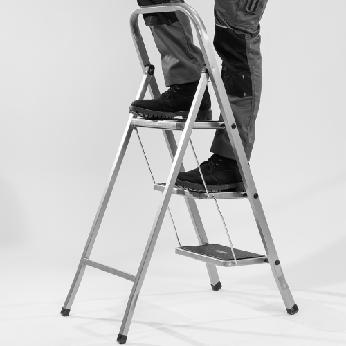 Стремянка 3 ступени, с полимерными ковриками, Сибртех по ценам производителя в Краснодаре с доставкой по всей России