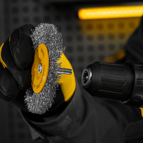 Щетка для дрели 100 мм, Плоская, со шпилькой, нержавеющая витая проволока Denzel по ценам производителя в Краснодаре с доставкой по всей России