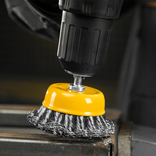 Щетка для дрели, 65 мм, Чашка, со шпилькой, нержавеющая крученая проволока Denzel по ценам производителя в Краснодаре с доставкой по всей России